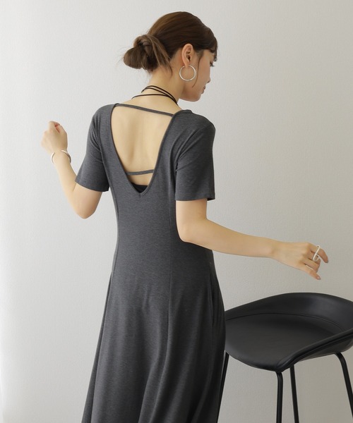 LAULEN（ローレン）の「back strap tuck flare long dress /バックストラップタック フレア 半袖 ロング ワンピース（ワンピース・レディース・ブラック/グレイッシュベージュ/チャコールグレー・FREE）」の15枚目の写真