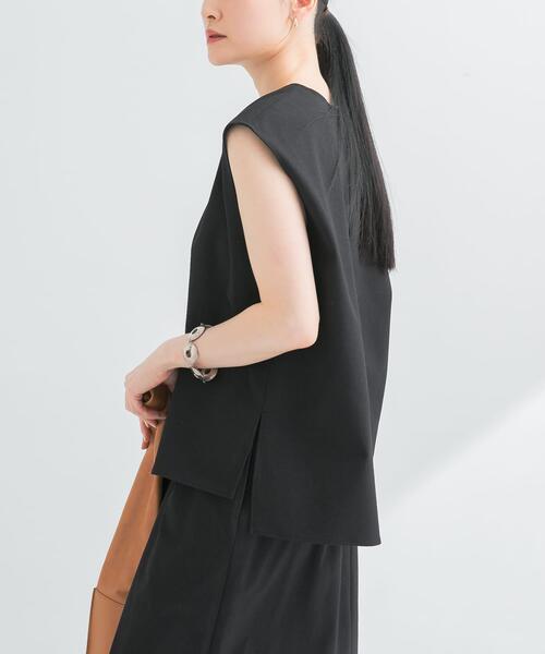 ぷ*こ様 ADORE Vネックリネンブラウス 黒 定価42,900円★ セール】リネン混Vネックブラウス（ベスト）｜URBAN RESEARCH