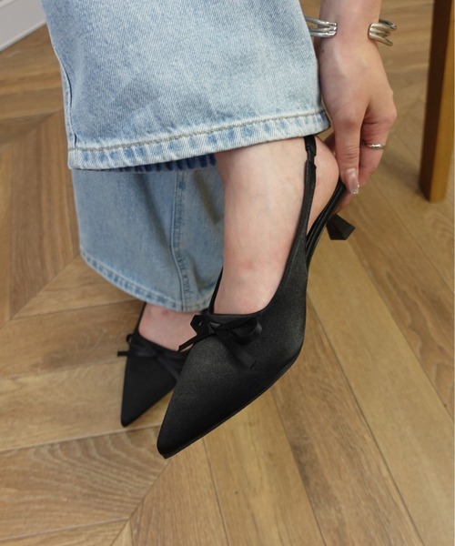 unnu（ユヌ）の「サテン ミニリボン ポインテッドトゥ ミュール（パンプス・レディース・ブラウン/ブラック/アイボリー・23.0cm/24.0cm/23.5cm）」の15枚目の写真