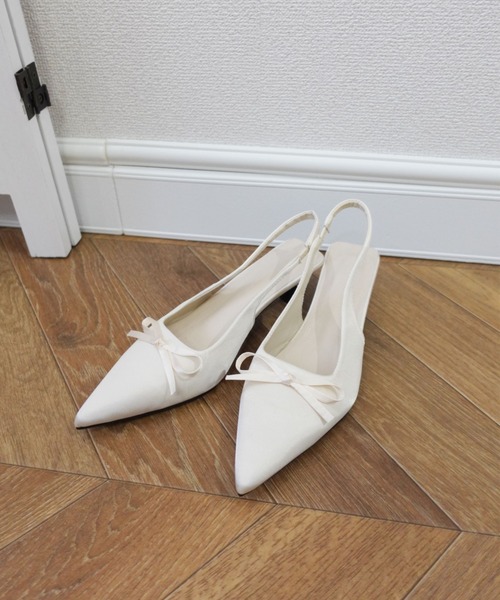 unnu（ユヌ）の「サテン ミニリボン ポインテッドトゥ ミュール（パンプス・レディース・ブラウン/ブラック/アイボリー・23.0cm/24.0cm/23.5cm）」の11枚目の写真