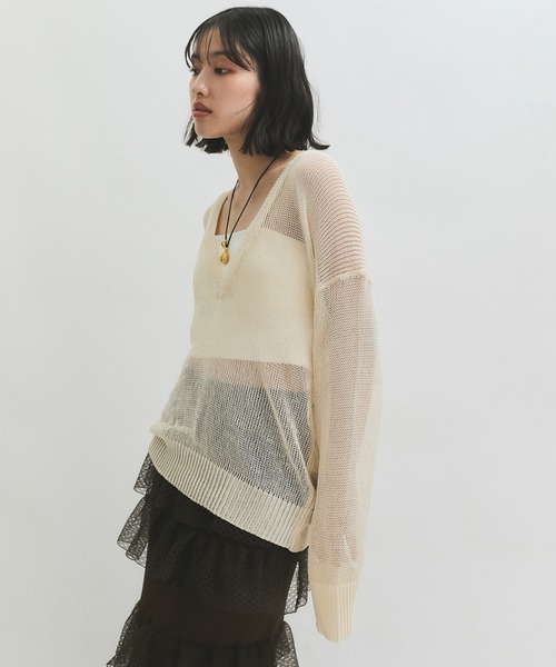 ADAM ET ROPE'（アダムエロペ）の「シアーVネックトップス（Tシャツ/カットソー・レディース・ブラウン/オフホワイト/レッド系その他2・FREE）」の20枚目の写真