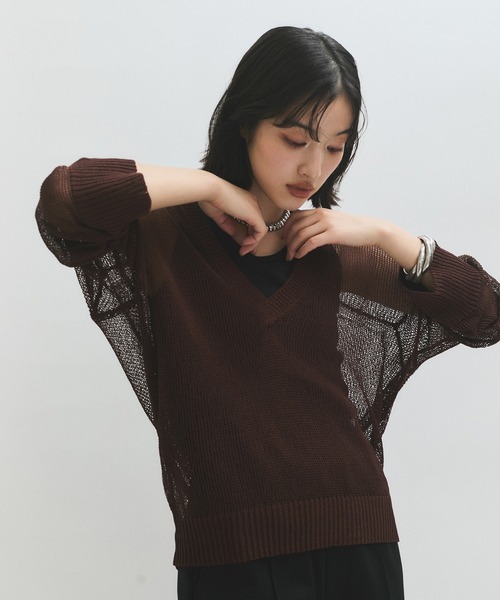 ADAM ET ROPE'（アダムエロペ）の「シアーVネックトップス（Tシャツ/カットソー・レディース・ブラウン/オフホワイト/レッド系その他2・FREE）」の17枚目の写真