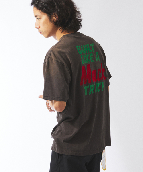 JOURNAL STANDARD relume(ジャーナルスタンダード レリューム)の「MACK TRUCKS / マック・トラックス 別注 フェード プリント Tシャツ(Tシャツ/カットソー・メンズ・ホワイト/ブラック系その他/チャコールグレー/ブラック・MEDIUM/LARGE)」の17枚目の写真