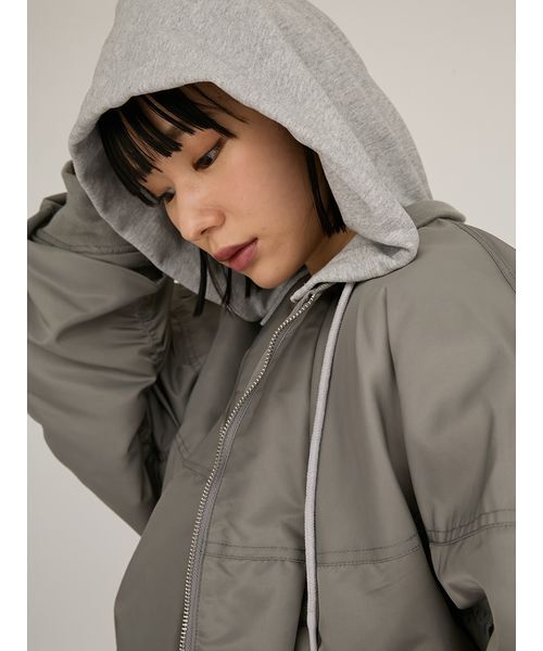 emmi★2way bomber blousonフード付きボンバーブルゾン emmi（エミ）の「フード付き2wayボンバーブルゾン（ブルゾン）」 - WEAR