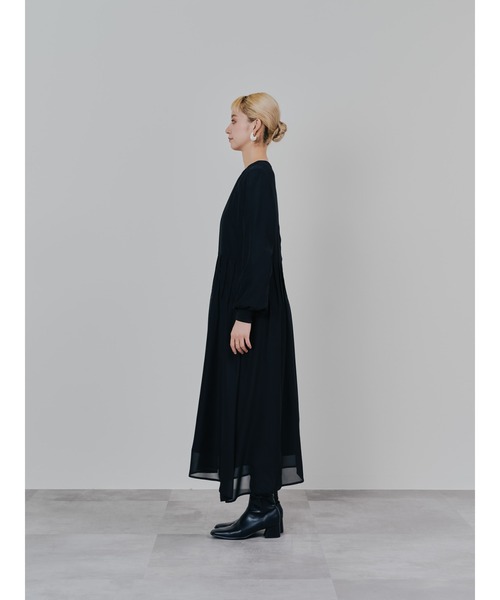 TEVALT（ヴァレット）の「ピンタック配色ワンピース（ワンピース・レディース・ブラック/ブラウン・38）」の18枚目の写真