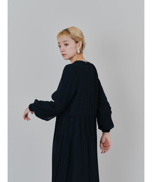 TEVALT（ヴァレット）の「ピンタック配色ワンピース（ワンピース・レディース・ブラック/ブラウン・38）」の8枚目の写真