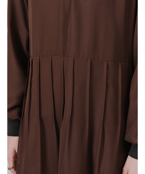 TEVALT（ヴァレット）の「ピンタック配色ワンピース（ワンピース・レディース・ブラック/ブラウン・38）」の22枚目の写真