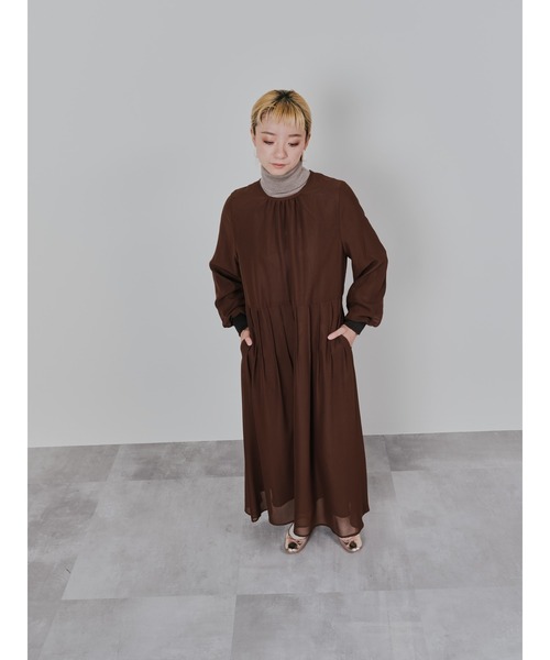 TEVALT（ヴァレット）の「ピンタック配色ワンピース（ワンピース・レディース・ブラック/ブラウン・38）」の5枚目の写真