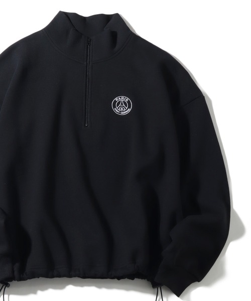 PARIS SAINT-GERMAIN（パリサンジェルマン）の「【Paris Saint-Germain/パリサンジェルマン】裏起毛 裾ドロスト エンブレムロゴ ハーフジップ スウェットトレーナー（スウェット・メンズ・グレー/スミクロ/ブラック・M/L/XL）」の2枚目の写真