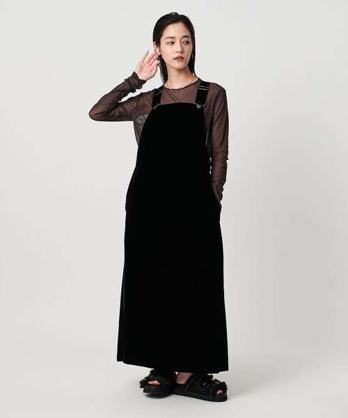 UNITED ARROWS（ユナイテッドアローズ）の「ベルベット サロペット スカート（ジャンパースカート・レディース・ブラック/ネイビー・36/38）」の5枚目の写真