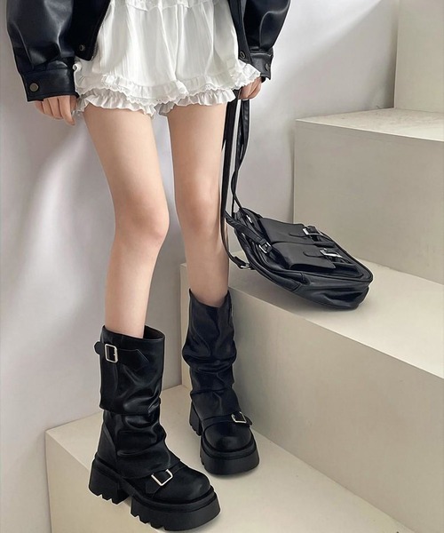 NuNuNa(ヌヌナ)の「【NuNuNa】ベルテッド厚底エンジニアカバーブーツ(ブーツ・レディース・ブラウン/ブラック・L/M/S)」の6枚目の写真