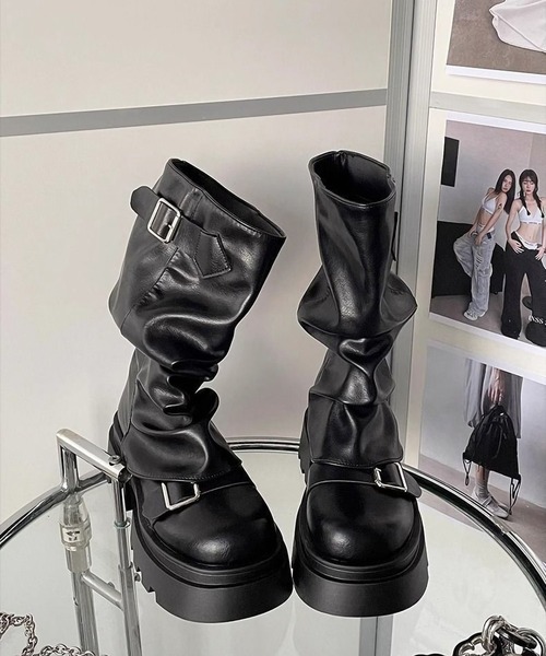 NuNuNa(ヌヌナ)の「【NuNuNa】ベルテッド厚底エンジニアカバーブーツ(ブーツ・レディース・ブラウン/ブラック・L/M/S)」の3枚目の写真