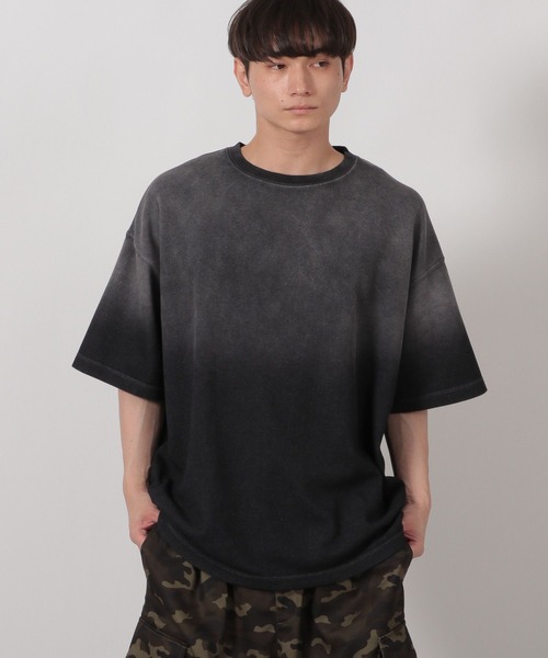 LAKOLE（ラコレ）の「グラデ加工TEE / 586872（Tシャツ/カットソー・メンズ・ブラック/レッド/グリーン・MEDIUM/LARGE）」の2枚目の写真