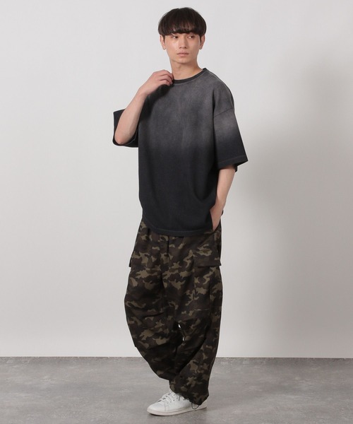 LAKOLE（ラコレ）の「グラデ加工TEE / 586872（Tシャツ/カットソー・メンズ・ブラック/レッド/グリーン・MEDIUM/LARGE）」の4枚目の写真