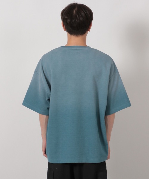 LAKOLE（ラコレ）の「グラデ加工TEE / 586872（Tシャツ/カットソー・メンズ・ブラック/レッド/グリーン・MEDIUM/LARGE）」の11枚目の写真