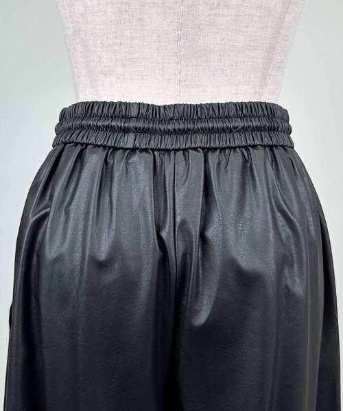 LUGIVA（ルギヴァ）の「【セットアップ可能】フェイクレザーガウチョパンツ（その他パンツ・レディース・ブラック・M）」の6枚目の写真