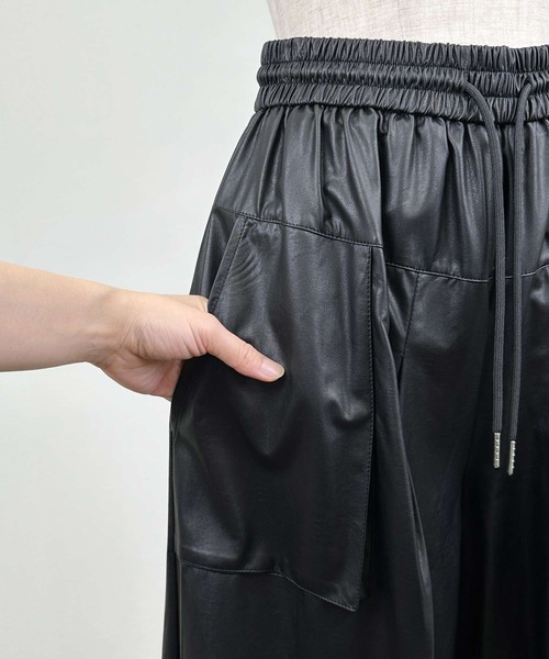 LUGIVA（ルギヴァ）の「【セットアップ可能】フェイクレザーガウチョパンツ（その他パンツ・レディース・ブラック・M）」の11枚目の写真