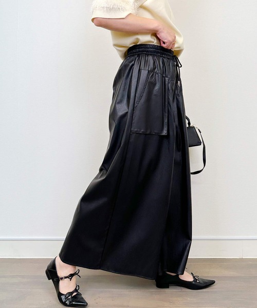 LUGIVA（ルギヴァ）の「【セットアップ可能】フェイクレザーガウチョパンツ（その他パンツ・レディース・ブラック・M）」の7枚目の写真