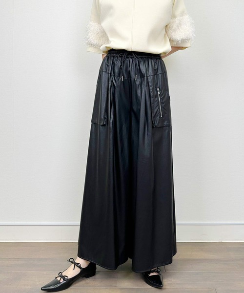 LUGIVA（ルギヴァ）の「【セットアップ可能】フェイクレザーガウチョパンツ（その他パンツ・レディース・ブラック・M）」の2枚目の写真