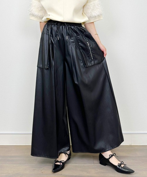 LUGIVA（ルギヴァ）の「【セットアップ可能】フェイクレザーガウチョパンツ（その他パンツ・レディース・ブラック・M）」の4枚目の写真