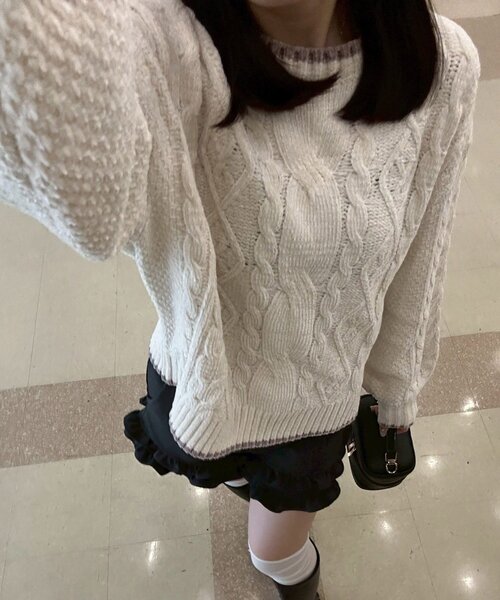 Another Branch olive des olive（アナザーブランチオリーブデオリーブ）の「ベロアモールケーブルプルオーバー（ニット/セーター・レディース・ラベンダー/イエロー/アイボリー/サックスブルー/グレー・FREE）」の6枚目の写真