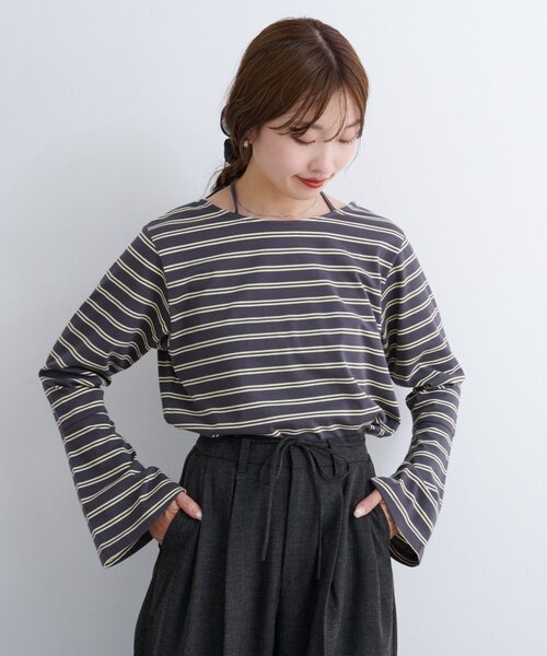 Kastane(カスタネ)の「【4色展開/無地&ボーダー】B ベルスリーブ2WAYカットトップス(Tシャツ/カットソー・レディース・ブラック/アイボリー/チャコールグレー/ブラウン・FREE)」の3枚目の写真