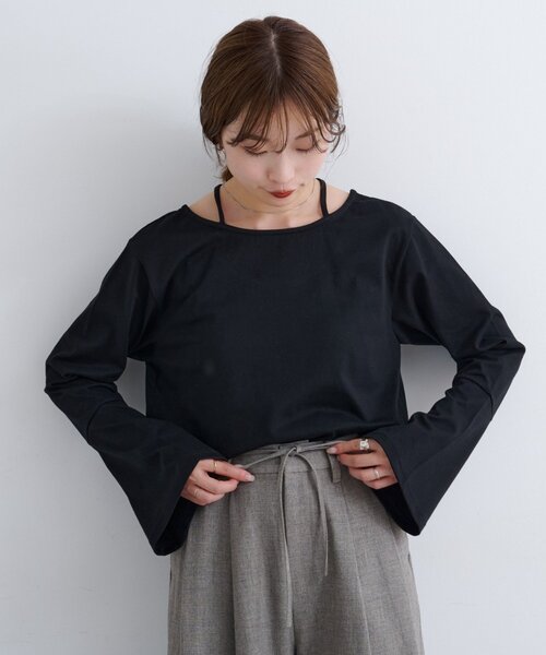 Kastane(カスタネ)の「【4色展開/無地&ボーダー】B ベルスリーブ2WAYカットトップス(Tシャツ/カットソー・レディース・ブラック/アイボリー/チャコールグレー/ブラウン・FREE)」の2枚目の写真