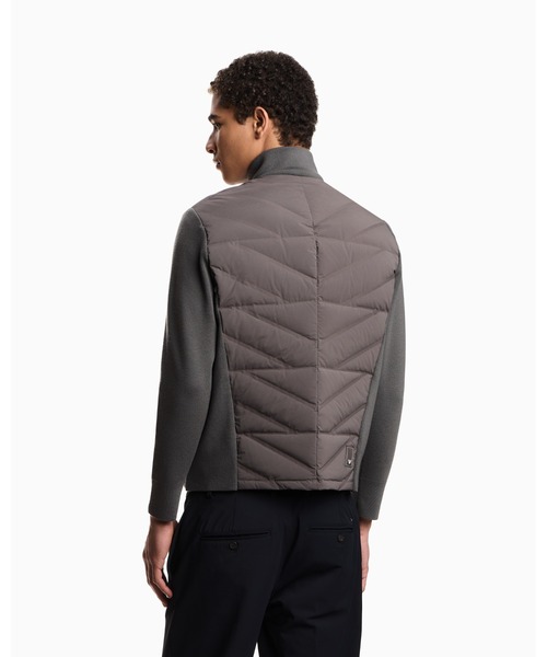 EMPORIO ARMANI（エンポリオアルマーニ）の「【エンポリオ アルマーニ】Travel Essentials ツーピース風フルジップダウンジャケット ニットスリーブ（ダウンジャケット/コート・メンズ・ブラウン・46/48/50/52）」の3枚目の写真