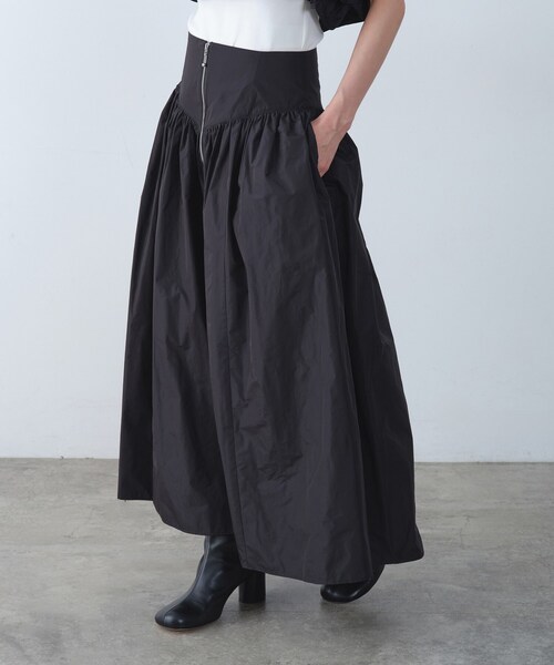 CODE A（コードエー）の「zip design volume skirt（スカート・レディース・ブラック/ダークブラウン・34/38/36）」の2枚目の写真