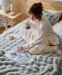 COCOPLATZ interior（ココプラッツインテリア）の「モコモコ敷パッド ラビットファー調│ダブル【furry doudou./ファーリードゥドゥ】（寝具・キッズ）」