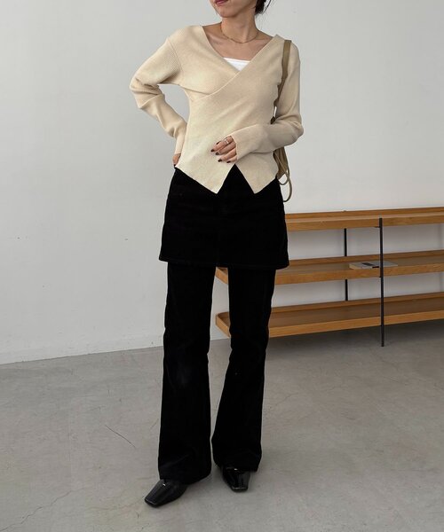 CAPRICIEUX LE'MAGE（カプリシューレマージュ）の「【新色/ライトベージュ・グレー】クロスVネックニット（ニット/セーター・レディース・ブラック/アイボリー/モカ/グレー/ライトベージュ・FREE）」の11枚目の写真