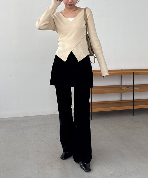 CAPRICIEUX LE'MAGE（カプリシューレマージュ）の「【新色/ライトベージュ・グレー】クロスVネックニット（ニット/セーター・レディース・ブラック/アイボリー/モカ/グレー/ライトベージュ・FREE）」の12枚目の写真