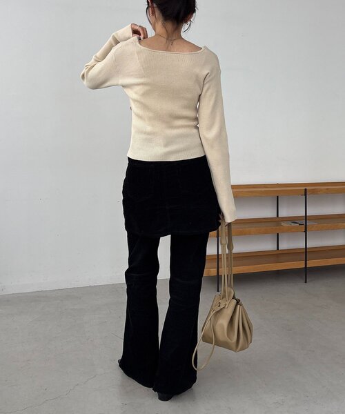 CAPRICIEUX LE'MAGE（カプリシューレマージュ）の「【新色/ライトベージュ・グレー】クロスVネックニット（ニット/セーター・レディース・ブラック/アイボリー/モカ/グレー/ライトベージュ・FREE）」の16枚目の写真