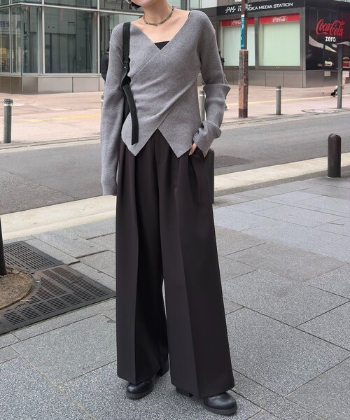 CAPRICIEUX LE'MAGE（カプリシューレマージュ）の「【新色/ライトベージュ・グレー】クロスVネックニット（ニット/セーター・レディース・ブラック/アイボリー/モカ/グレー/ライトベージュ・FREE）」の18枚目の写真