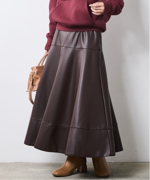 CHIC STYLE(シックスタイル)の「フェイクレザーフレアスカート<大きいサイズ有>シックスタイル(スカート・レディース・ブラック/ブラウン・3L/LL/L/M/5L/4L)」の1枚目の写真