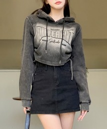 ロゴ貼付けクロップドパーカー