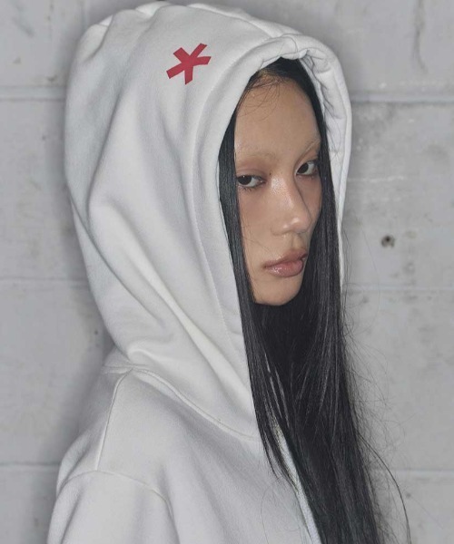 FANCY CLUB(ファンシークラブ)の「A'GEM/9 × .kom 『FANCY CLUB/ファンシークラブ』 BAYWATCH HOODIE/ベイウォッチプルオーバーパーカー(パーカー・レディース・ブラック/ホワイト・FREE)」の3枚目の写真