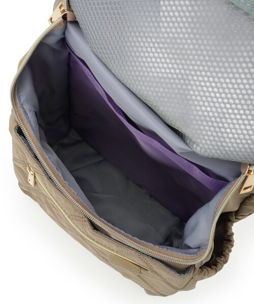 ITS'DEMO（イッツデモ）の「【10ポケット／A4】収納アドバイザーキルトリュック（バックパック/リュック・レディース・カーキ/ブラック/ナチュラル・00）」の4枚目の写真