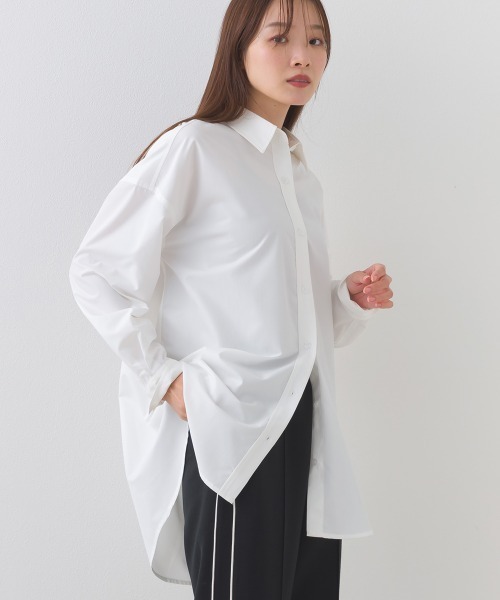 OMNES(オムネス)の「ブロードオーバーサイズレギュラーカラー 長袖シャツブラウス(シャツ/ブラウス・レディース・ブルー/ブラック/ライトベージュ/マルチ/ホワイト/ホワイト系その他・FREE)」の2枚目の写真