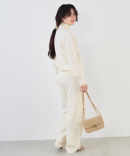 MICA&DEAL（マイカ＆ディール）の「16Gタートルネックプルオーバー〈アンサンブル対応〉（ニット/セーター・レディース・キャメル/レッド/ブラック/オフホワイト・FREE）」の9枚目の写真