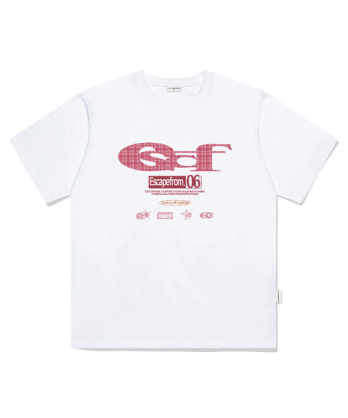ESCAPEFROM(エスケープフロム)の「ピンクチェック ESCFロゴコラージュプリントオーバーサイズ半袖Tシャツホワイト(Tシャツ/カットソー・レディース・その他・SMALL/MEDIUM/LARGE)」の1枚目の写真