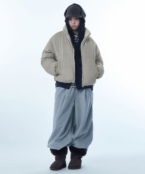 MUSINSA STANDARD WOMAN（ムシンサスタンダードウーマン）の「ウィメンズデイリープファーリバーシブルフリースショートパディングジャケット[ダスティベージュ/クリーム]（ダウンジャケット/コート・レディース・その他・SMALL/MEDIUM/LARGE/X-SMALL）」の3枚目の写真