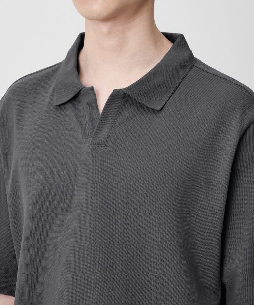 MUSINSA STANDARD（ムシンサスタンダード）の「スリットネックピケポロシャツ[ガンメタル]（ポロシャツ・メンズ・その他・SMALL/MEDIUM/LARGE/X-LARGE/XX-LARGE）」の3枚目の写真