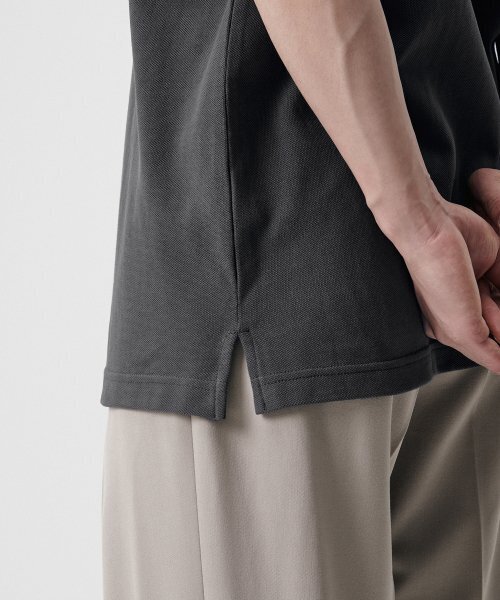 MUSINSA STANDARD（ムシンサスタンダード）の「スリットネックピケポロシャツ[ガンメタル]（ポロシャツ・メンズ・その他・SMALL/MEDIUM/LARGE/X-LARGE/XX-LARGE）」の5枚目の写真