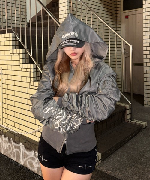 KsG(ケーエスジー)の「レタリングナイロンジップジャケット(ブルゾン・レディース・ブラック/グレー・MEDIUM/SMALL/LARGE)」の7枚目の写真