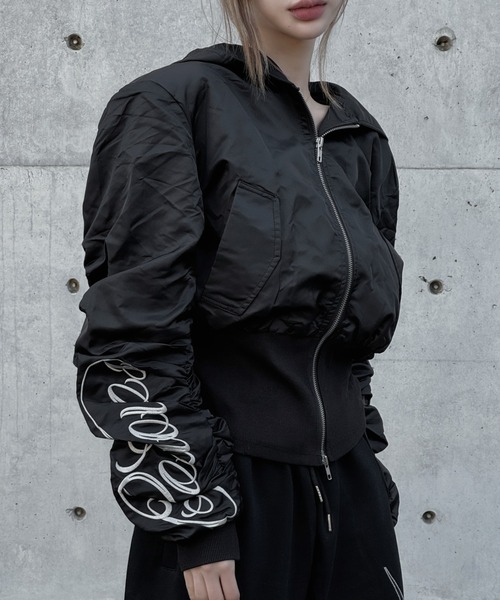 KsG(ケーエスジー)の「レタリングナイロンジップジャケット(ブルゾン・レディース・ブラック/グレー・MEDIUM/SMALL/LARGE)」の11枚目の写真