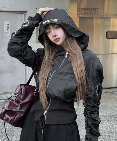 KsG(ケーエスジー)の「レタリングナイロンジップジャケット(ブルゾン・レディース・ブラック/グレー・MEDIUM/SMALL/LARGE)」の8枚目の写真