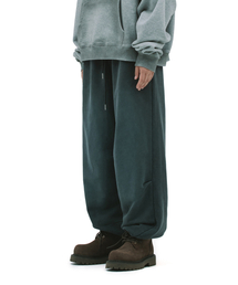 DEFGARMENTS（デフグラメンツ）の「PIG BRUSHED SWEAT PANTS [CHARCOAL]（スウェットパンツ）」