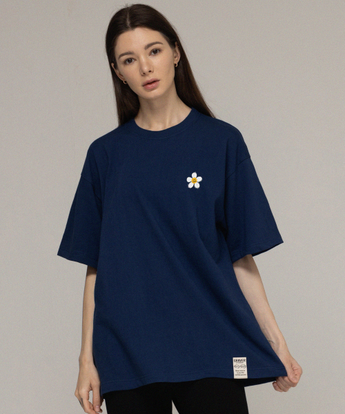 GRAVER（グレーバー）の「[ユニセックス]ペインティングスモールフラワードット半袖Tシャツ_ネイビー（Tシャツ/カットソー・レディース・ネイビー・LARGE/SMALL/MEDIUM）」の2枚目の写真