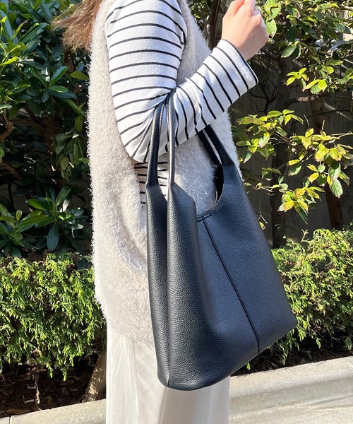 MISCH MASCH(ミッシュマッシュ)の「ショルダーホーボーバッグ(ハンドバッグ・レディース・ブラック/ホワイト・フリ-)」の4枚目の写真
